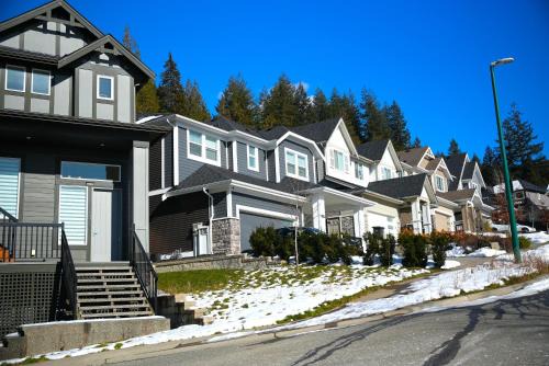Luxury Coquitlam Escape, Beautiful Zen Interiors, Near Transit 1