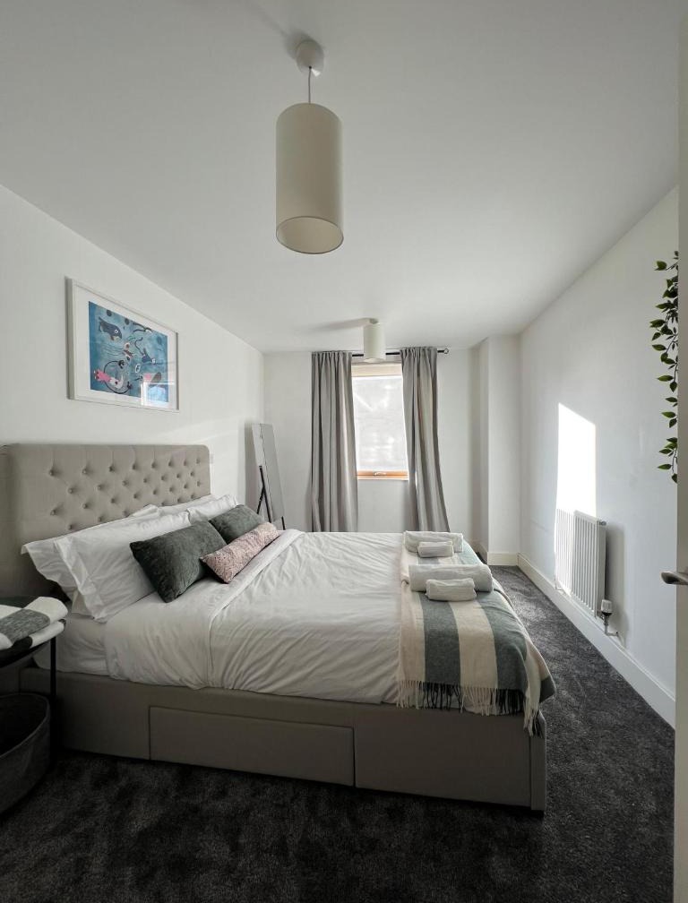 Luxury cosy apartment with stunning London skyline views! 1