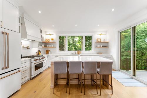 Luxury Home - 5 min from airport, 15 to downtown 1