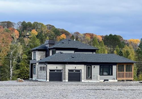 Luxury Muskoka Cottage, Private Retreat, Ski, Beach & Algonquin Access 1
