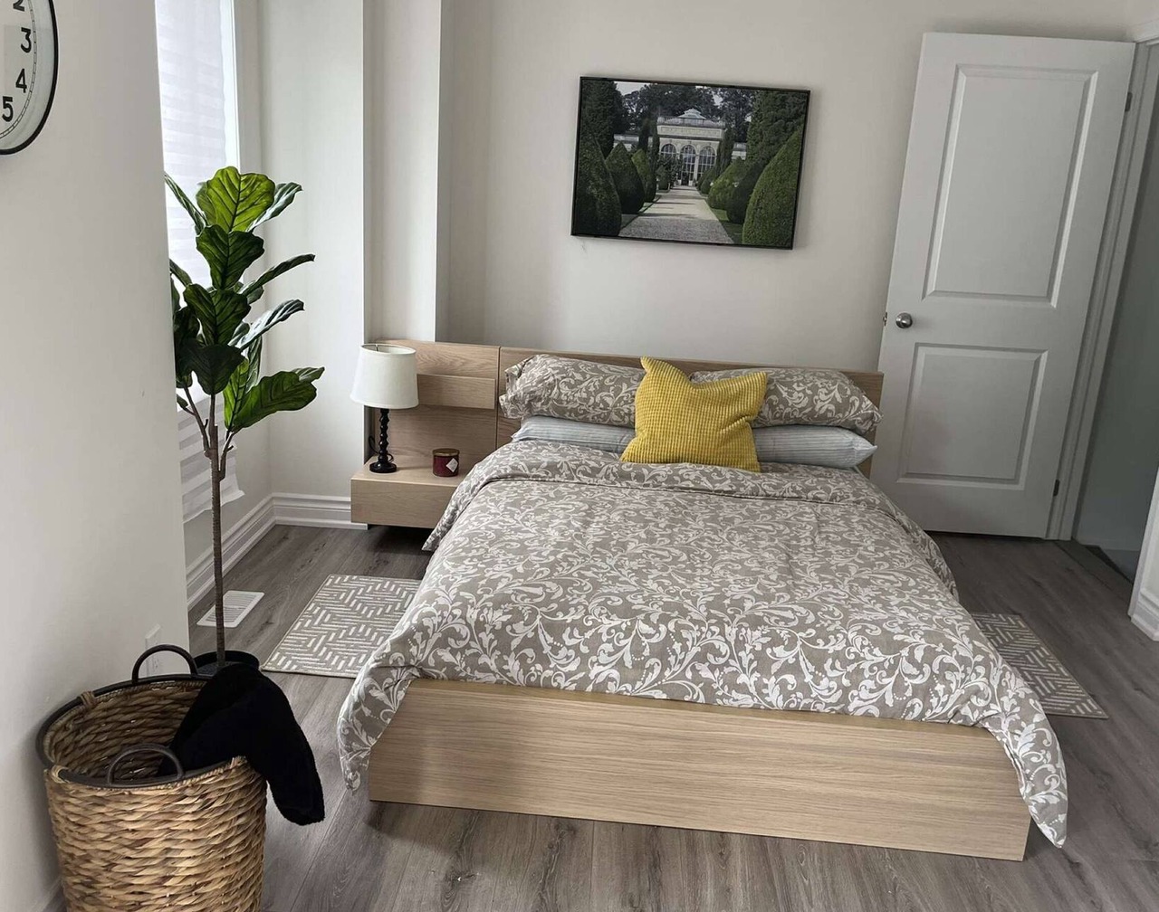Luxury NEW in-law Suite with separate entrance (Sleeps 3) 1