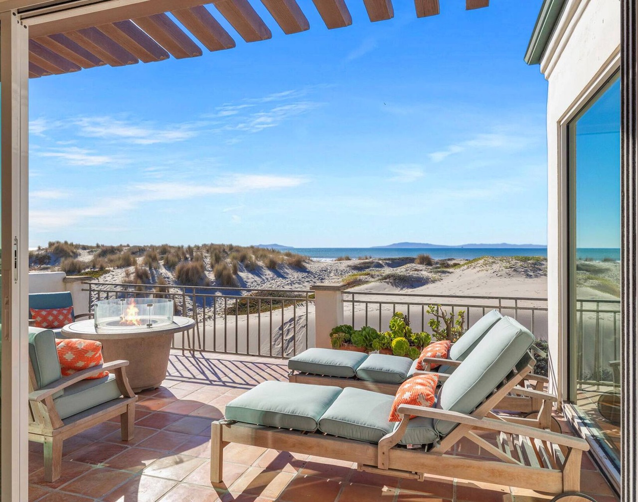 Luxury Oceanfront Home Available for Summer! 1