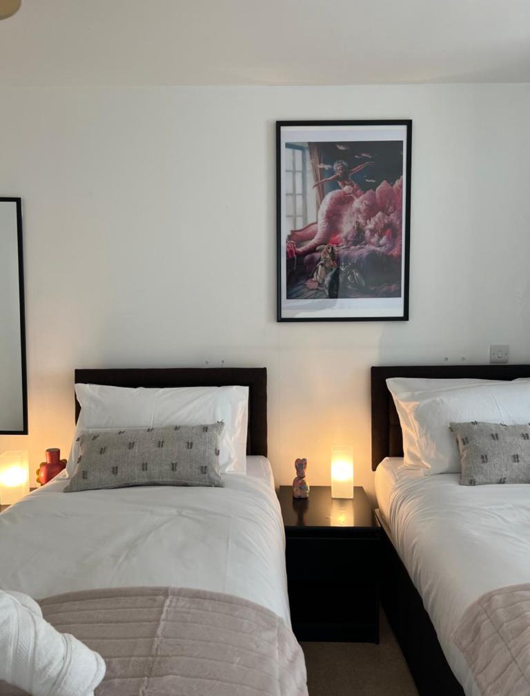 Luxury property with stunning views of Canary Warf 1