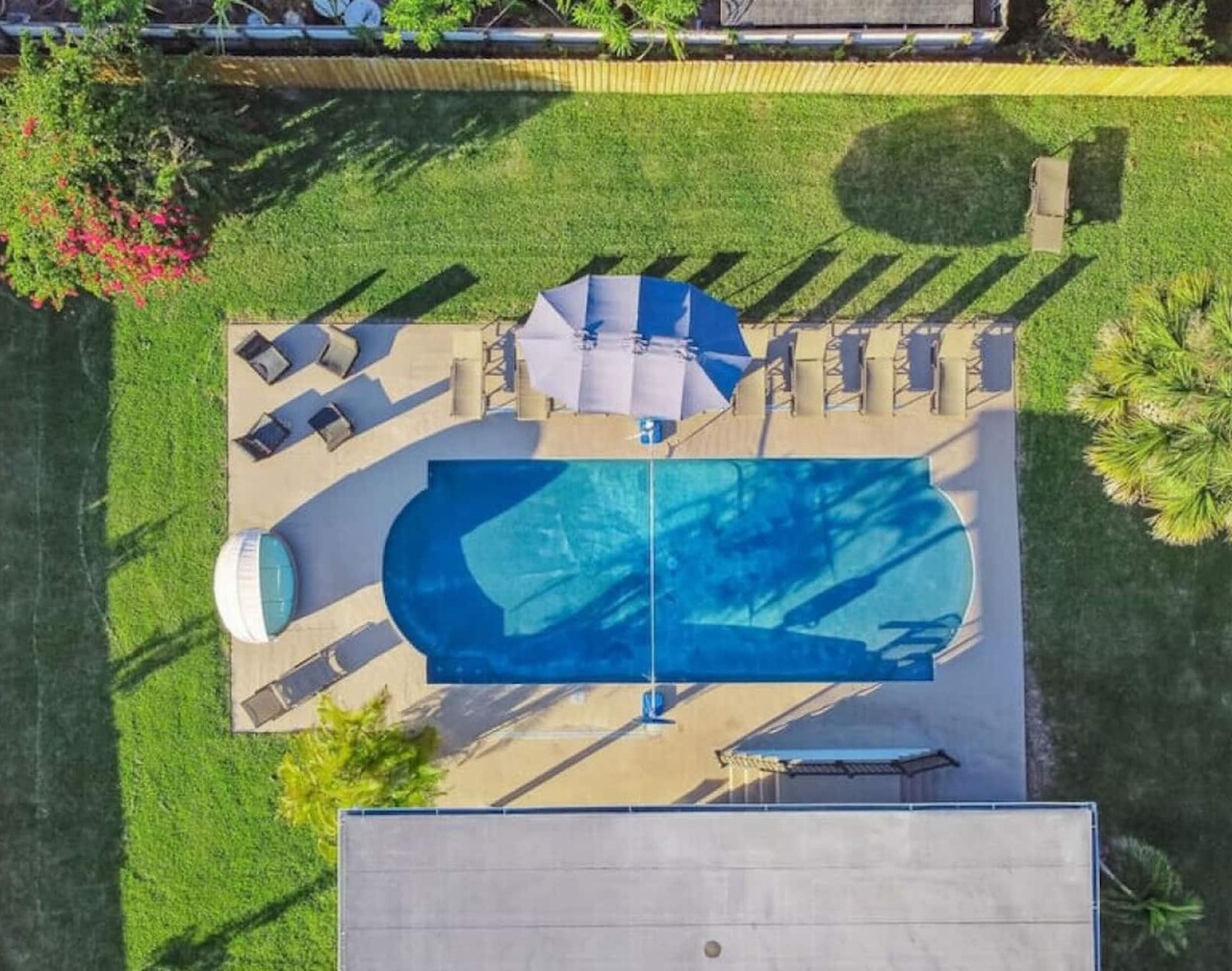 Luxury, Resort-style 4bedrooms/2.5bathrooms House! with a Large Pool. 1