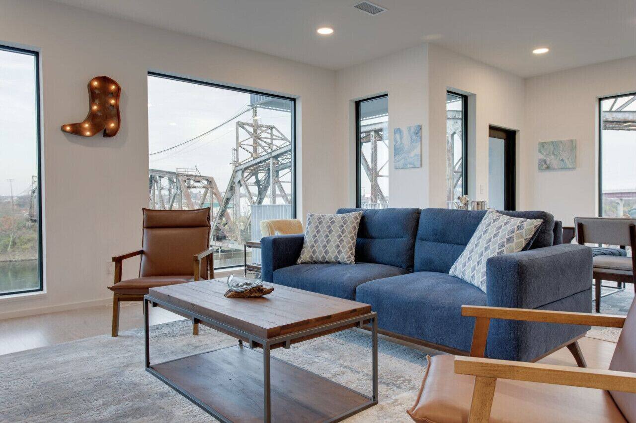 Luxury Riverfront 3BR | Walk to Nissan Stadium & Broadway | Private Garage 1