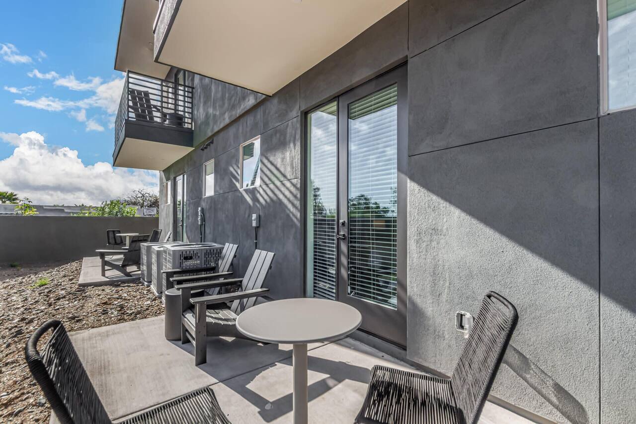 Macallister Luxe 1006 | Desert Views & Heated Pool 1