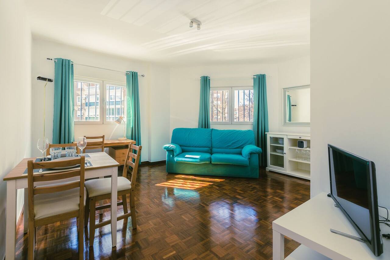 Madrid Rio Perfect location for exploring Madrid! Modern 1-bed flat sleeps 2. 1