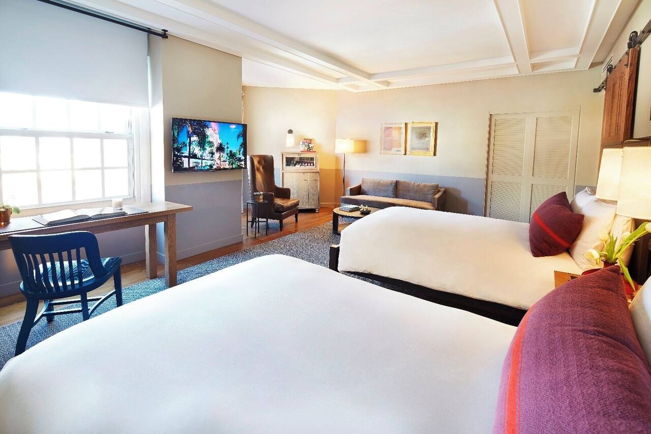 Majestic Stay Offering Intimate Poolside Bar Ambiance in the Heart of Hollywood 1