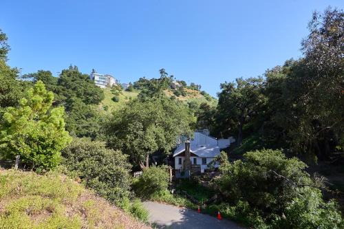 Malibu Home in Enchanting Hills 5 min from the beach 1