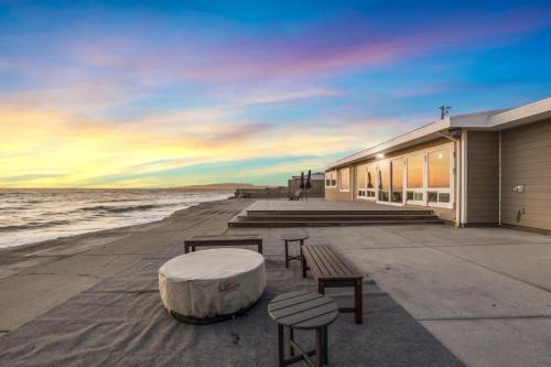 Marbella Lane-Oceanfront Retreat w Stunning View 1