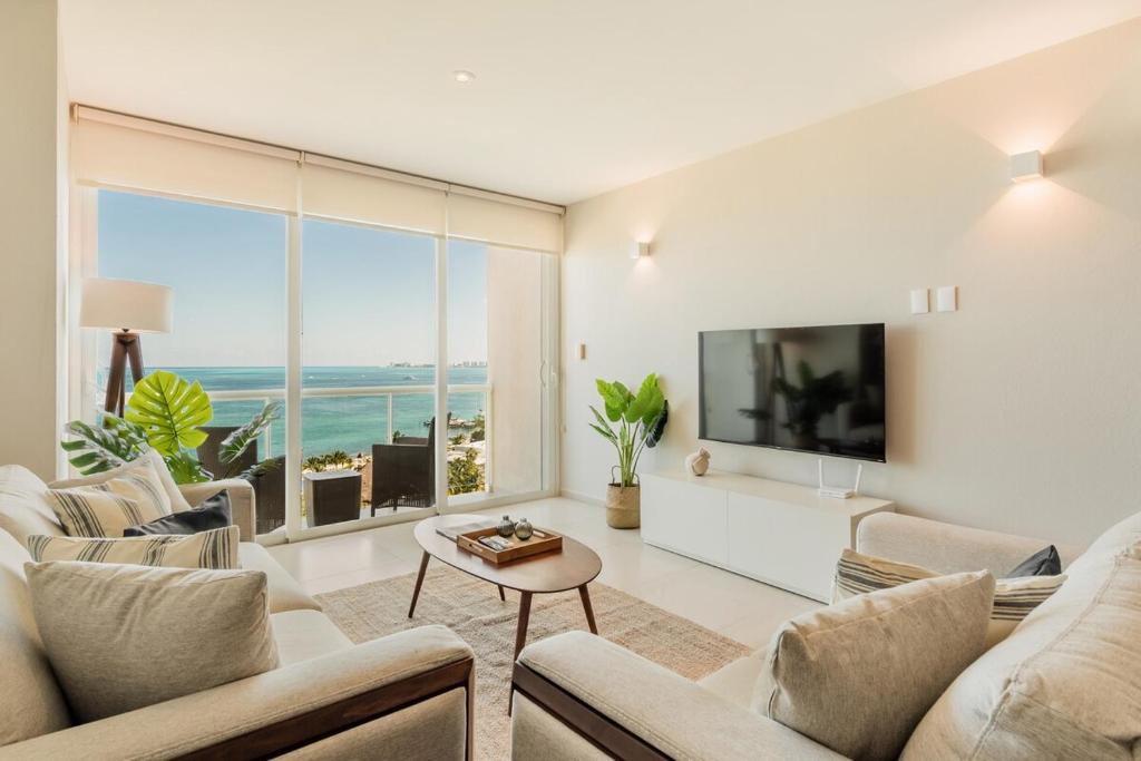 MAREA New 2 BDR Beachfront by Casa Paraíso 1
