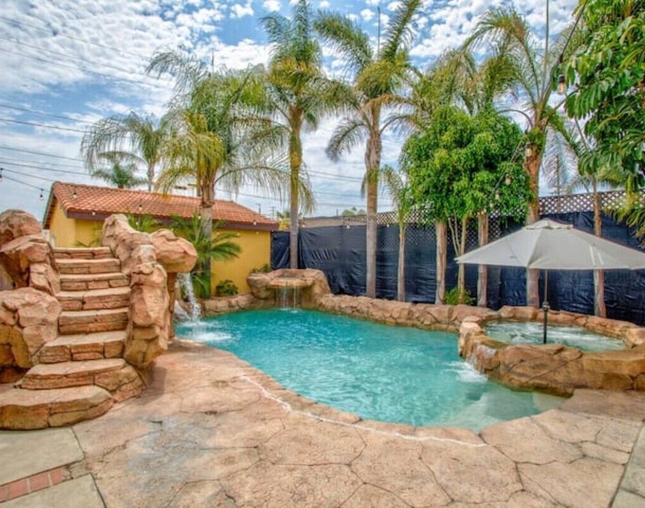 MermaidsCoveLA- A hidden oasis in Los Angeles 1