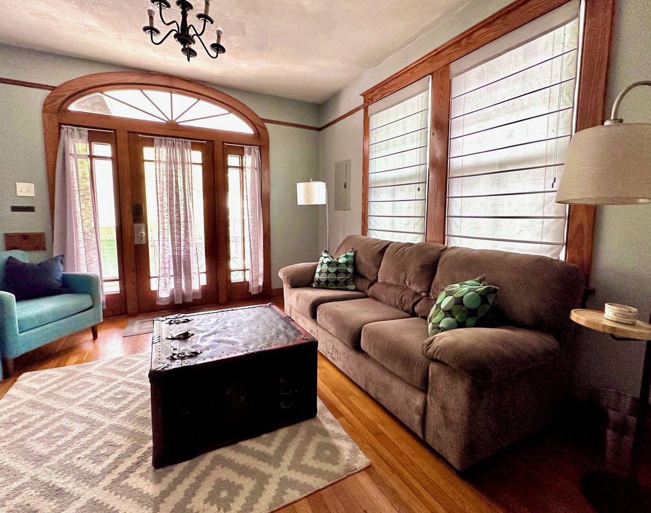 Mid City 2 BR in Beautiful Arts and Crafts House 1