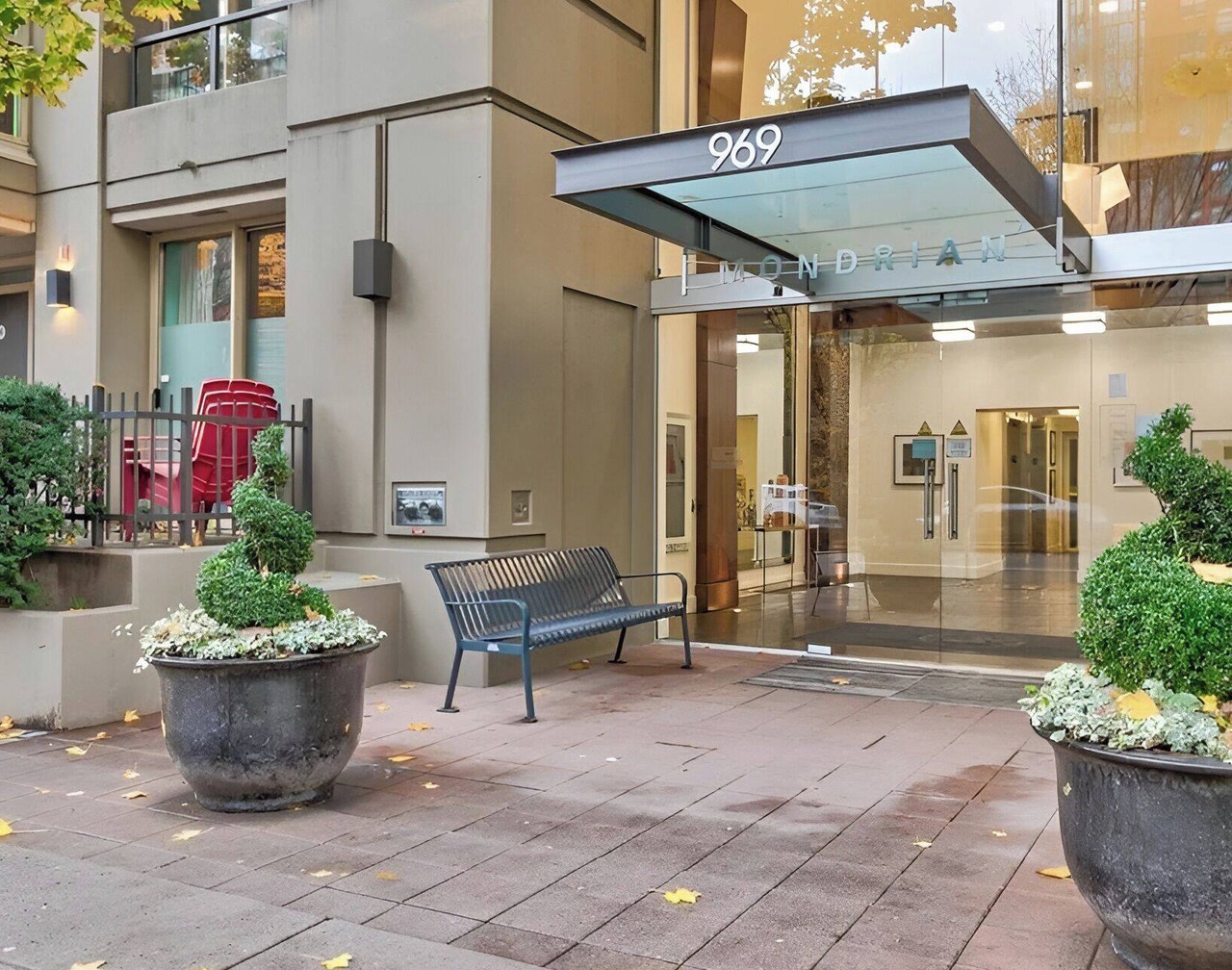 Middle of DOWNTOWN VANCOUVER INDEPENDENT APARTMENT SLEEPS 4 1