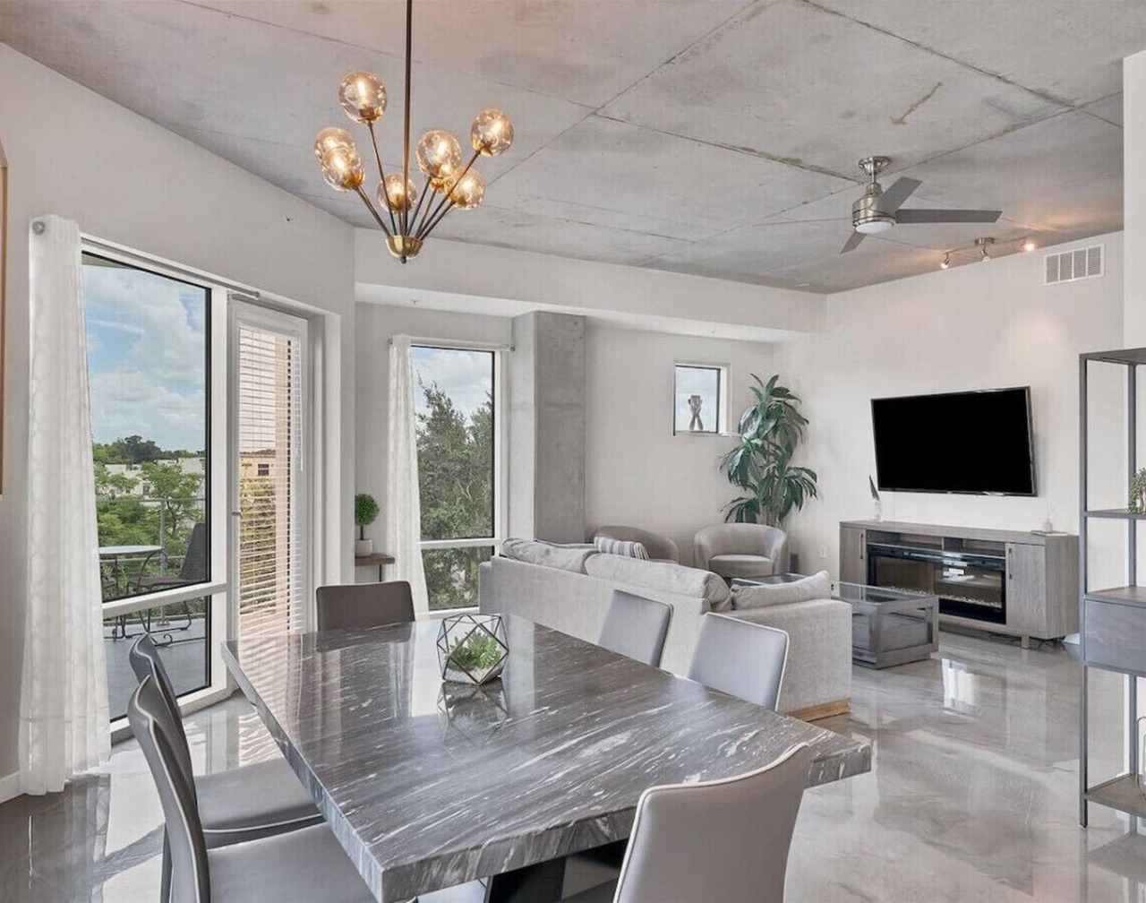 Modern 3 bedroom condo in downtown w free parking 1