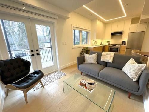 Modern Apartment Close To The Beach with Parking 1