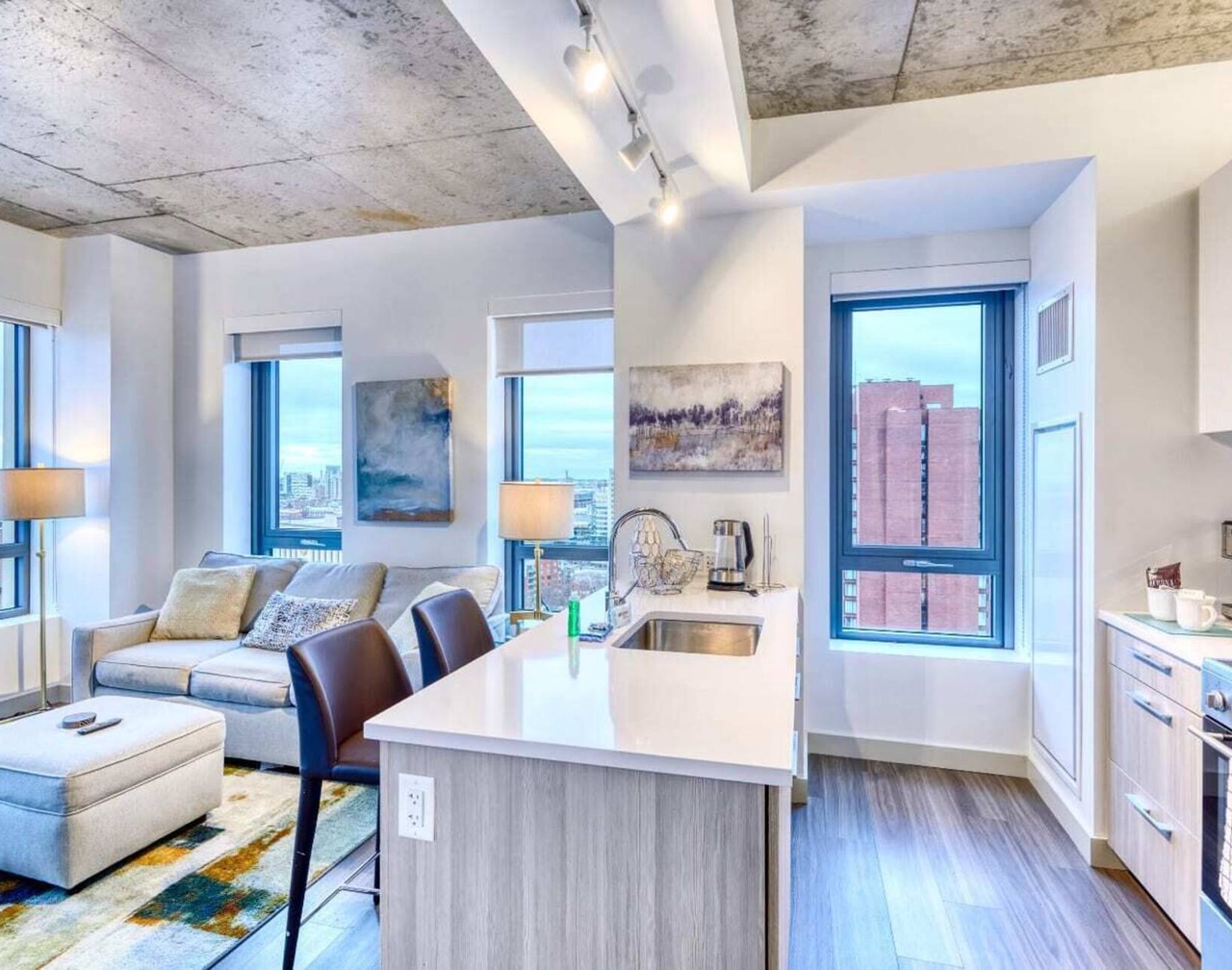 Modern Apt In Kendall Square with Gym 1