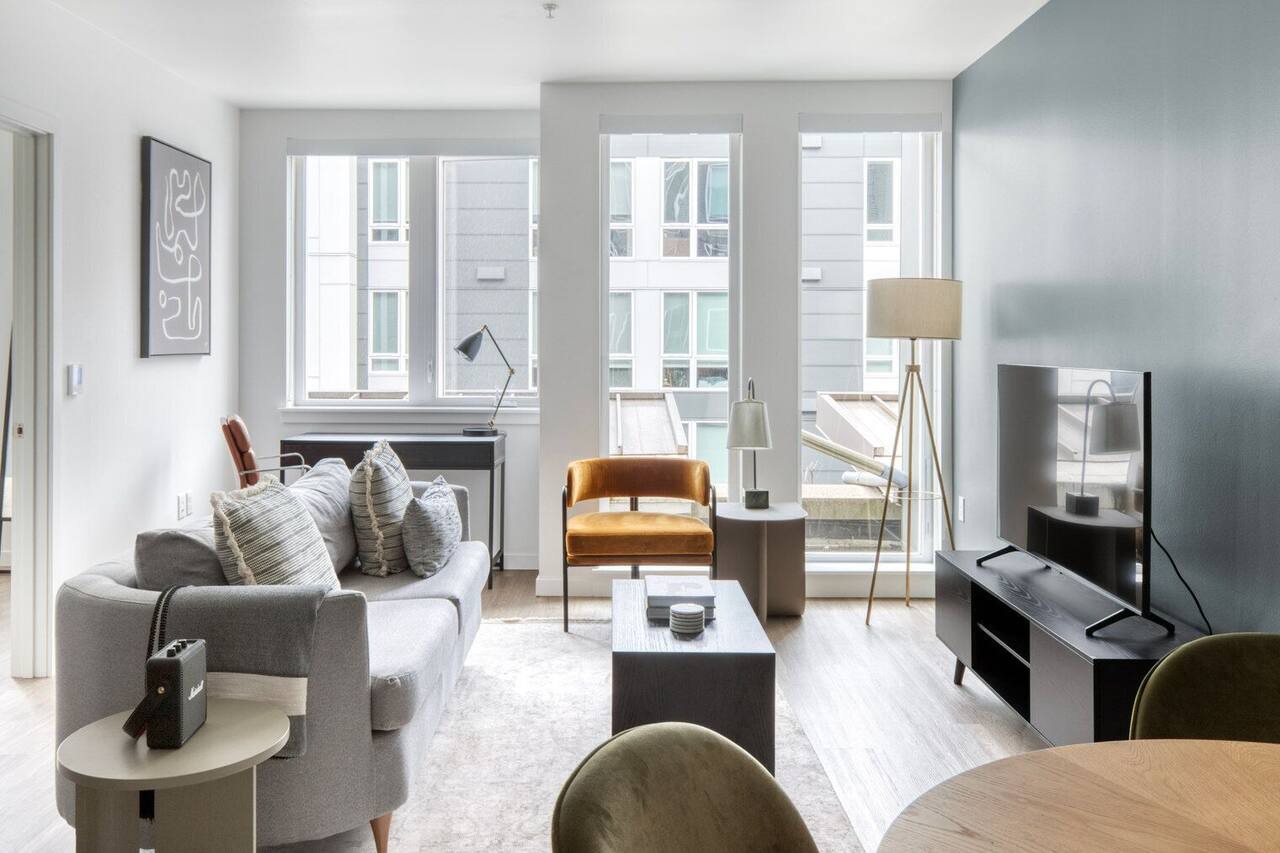 Modern Central District 1BR w/Gym & BBQ, nr downtown, by Blueground 1