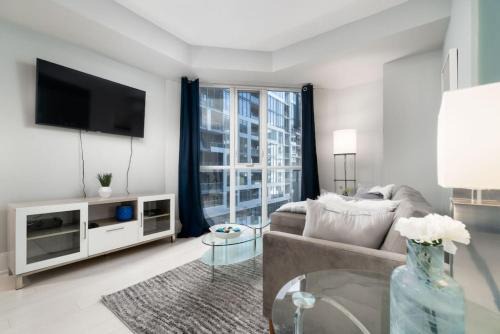 Modern Condo 1 BD 1BA with a Sofabed Downtown 1