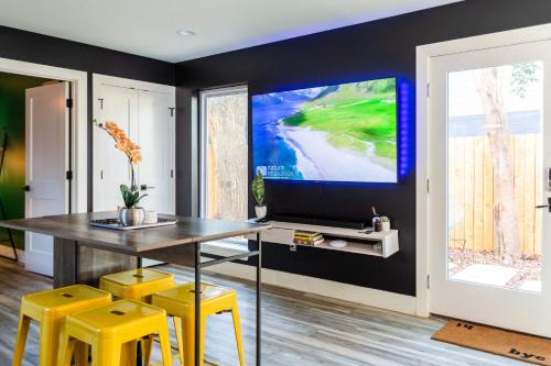 Modern East Austin Stay near Plaza Saltillo Stn 1