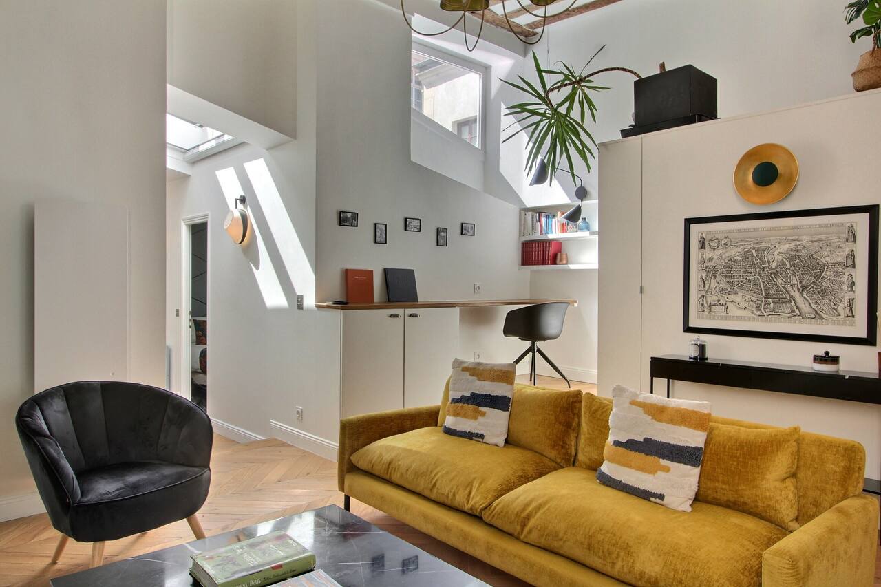 Modern, elegant 2 BD 2 BTH, in the Marais, insurance included 1