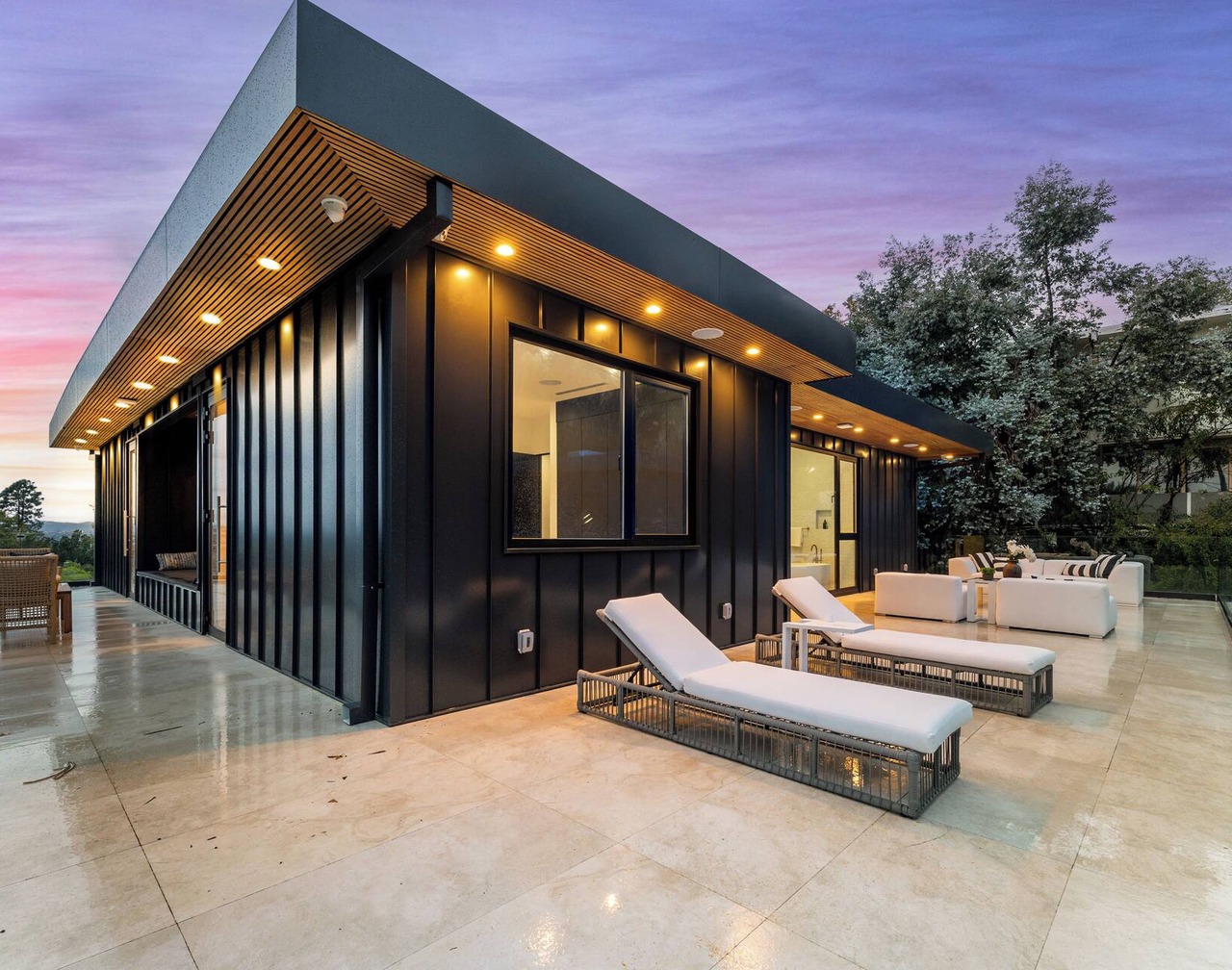 MODERN ESTATE IN HEART OF BEVERLY HILLS 1