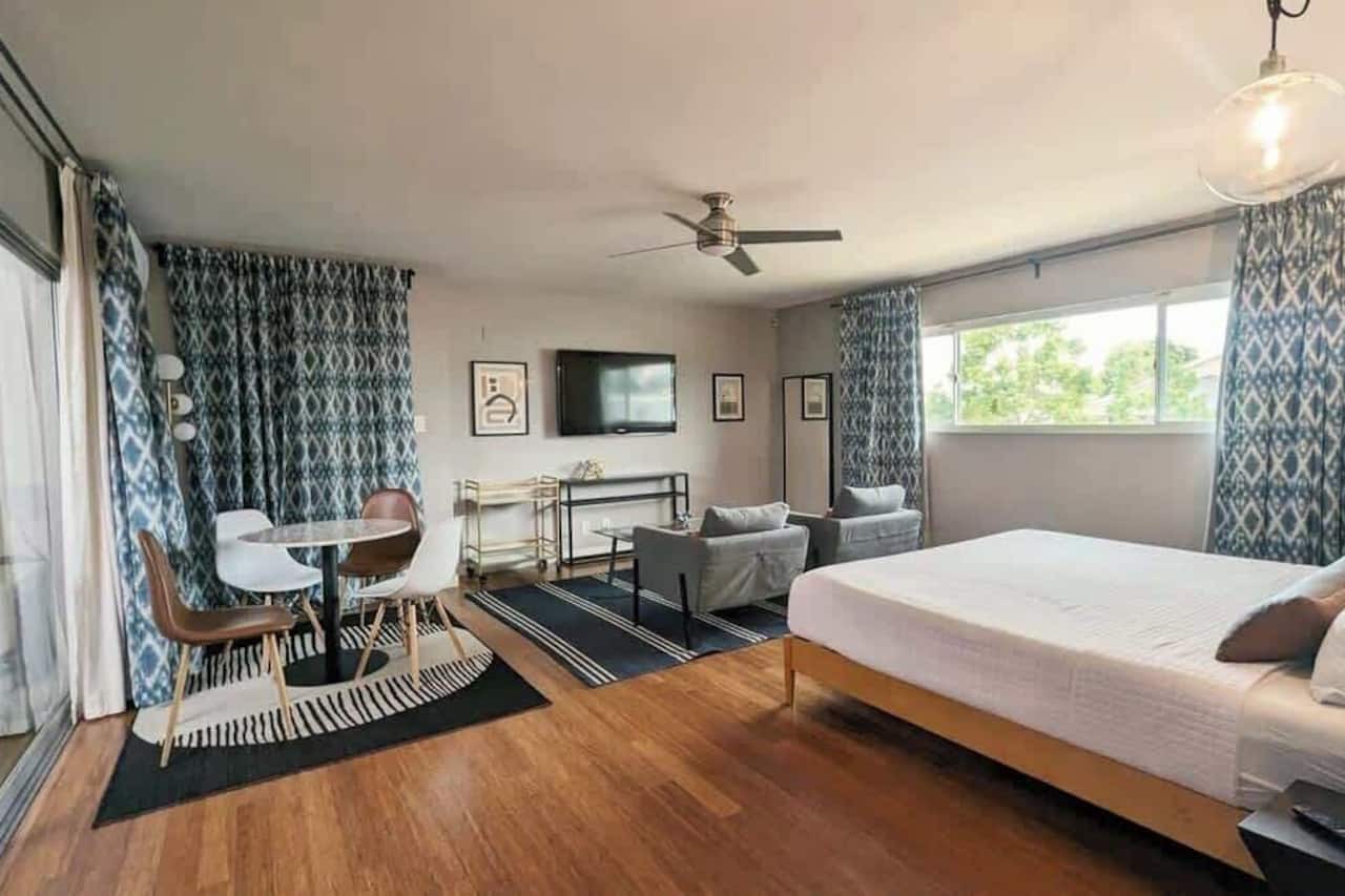 Modern Guest Villa Near LAX, LA Stadiums & Beaches 1