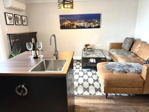 Modern Heritage Oasis with Beautiful Tay Basin View 1