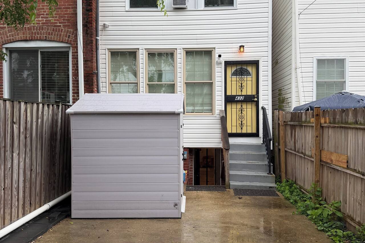 Modern Private Suite Near Capitol Hill & RFK. private entrance 1