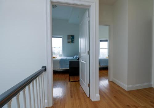 Modern & Spacious 4-Bedroom Apartment in Roxbury 1