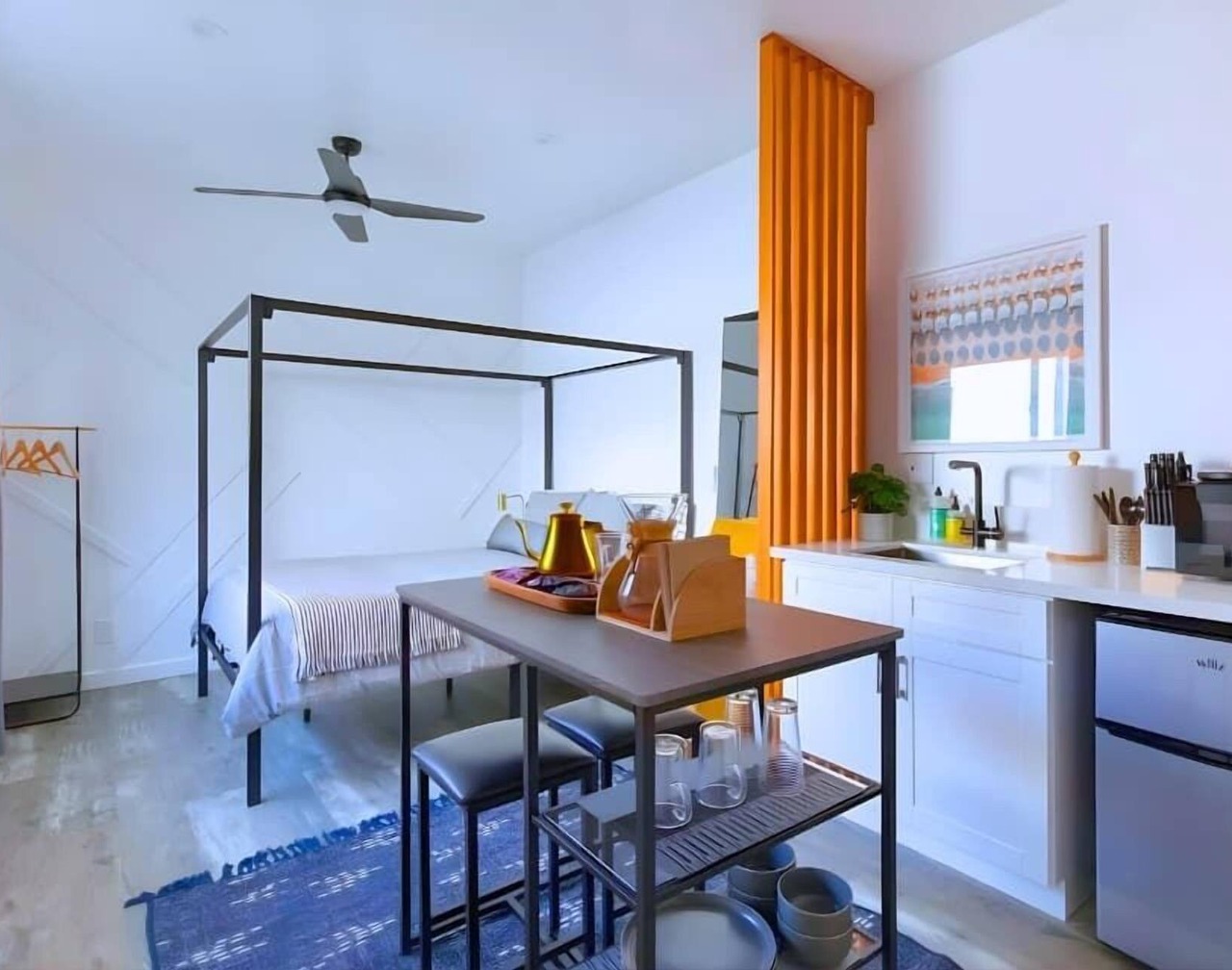 Modern Studio | 10min to LAX & SoFi + Patio & WiFi 1