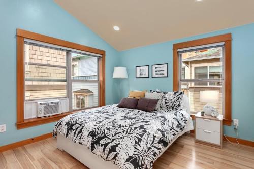 Modern Townhouse near DT Seattle & Stadium Parking 1