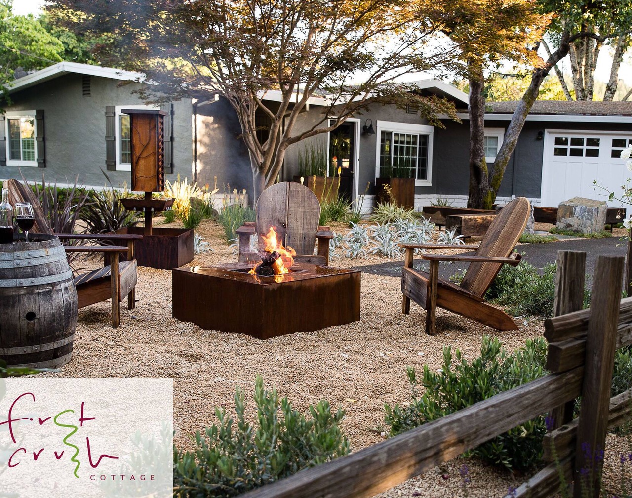 Modern Wine Country Cottage in Historic Healdsburg, Premiere Location 1