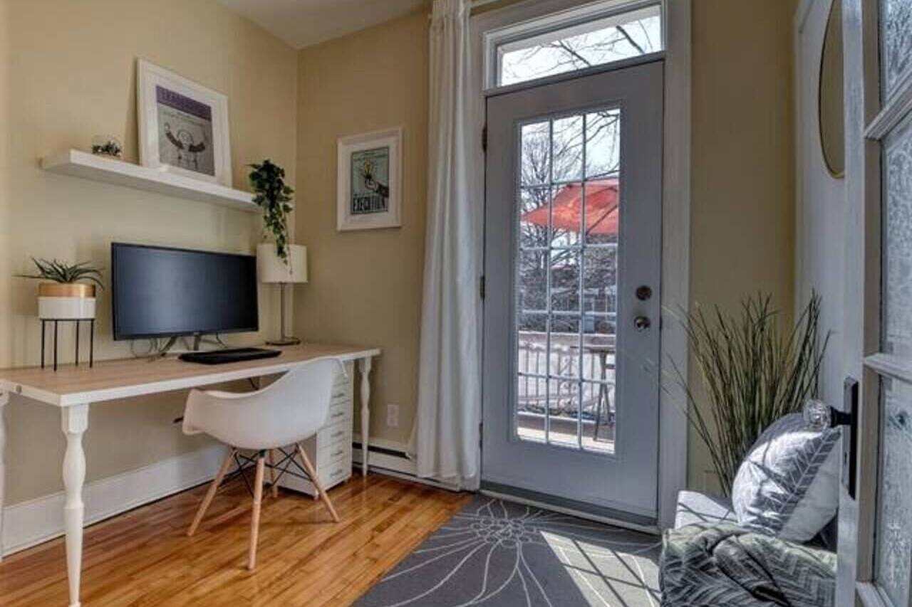 Montreal ~ Cozy & Chic City Condo 1