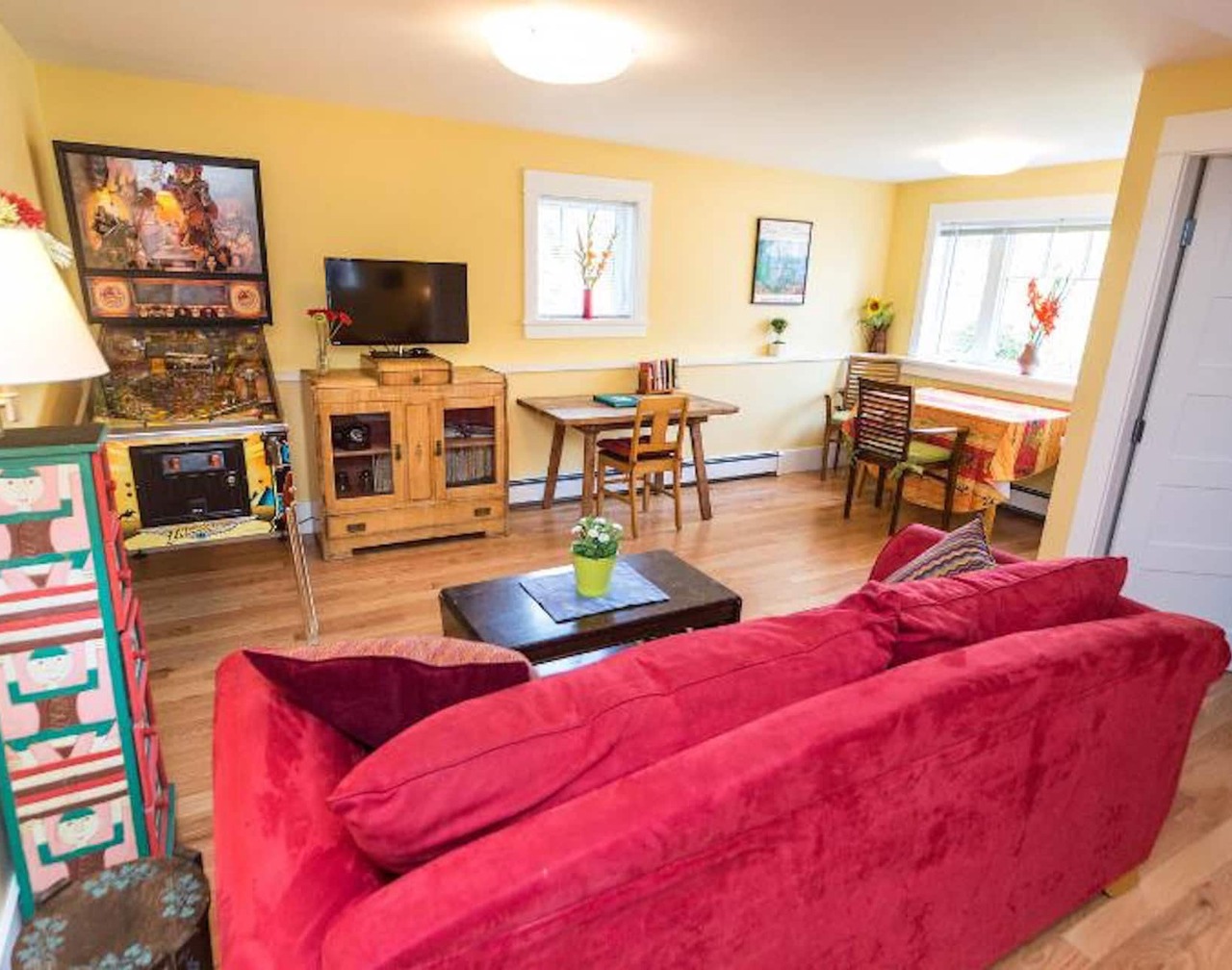 Mountain view; central in lovely area, 1 bedroom + sofa bed (in living area) 1