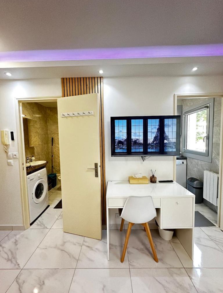 New Apartment in Paris center metro 7 & 14 Maison Blanche 1