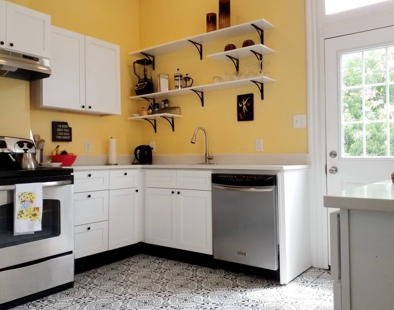 New apt in center of New Orleans! Great location for travel nurse/professionals! 1