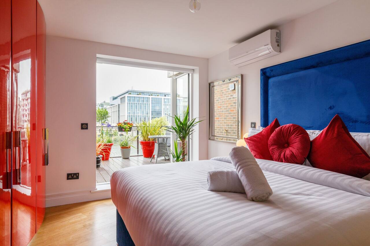 New Listing, Stunning Newly Renovated Waterfront Apartment 1