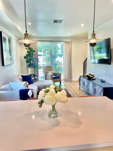 New Luxe 3B 3Bath Townhouse 1