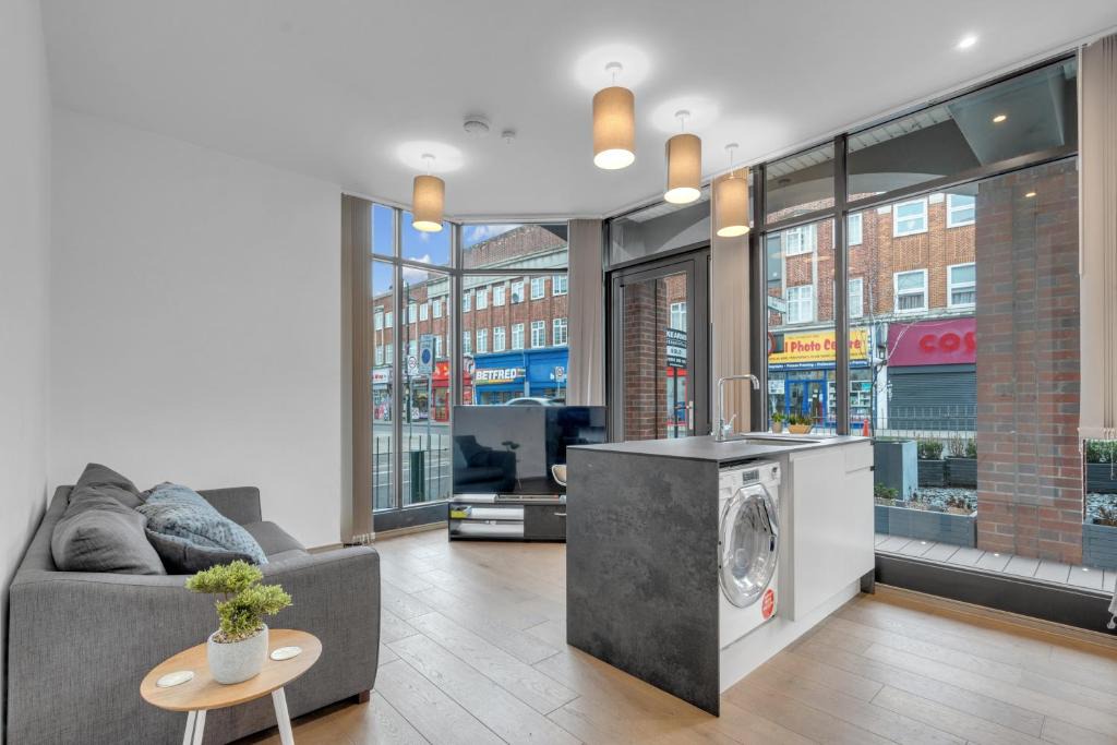 New Modern Apartment near Heathrow Airport 1