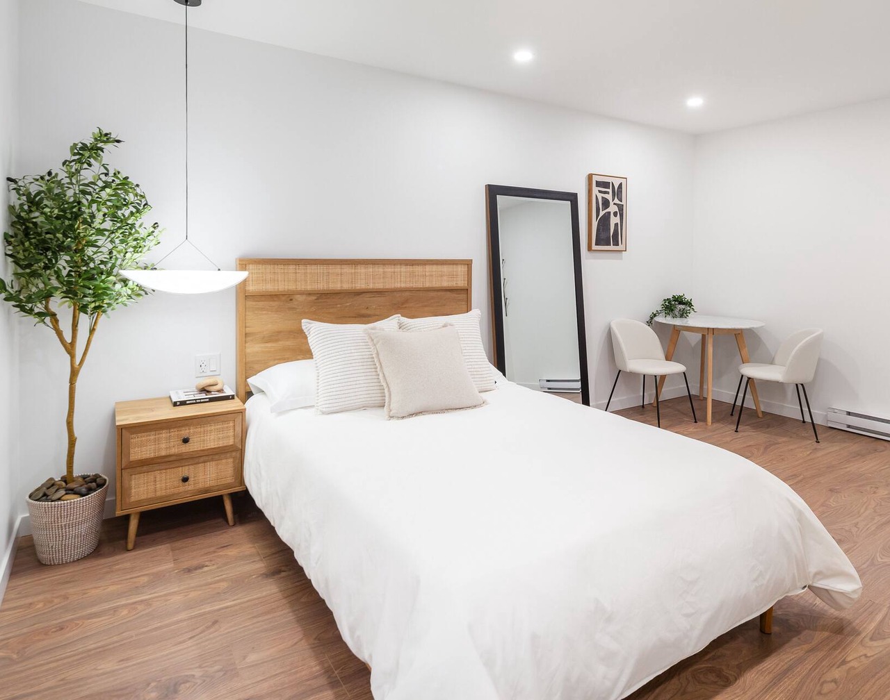 New, Modern & Clean Luxury Studio Suite - Great Location! 1