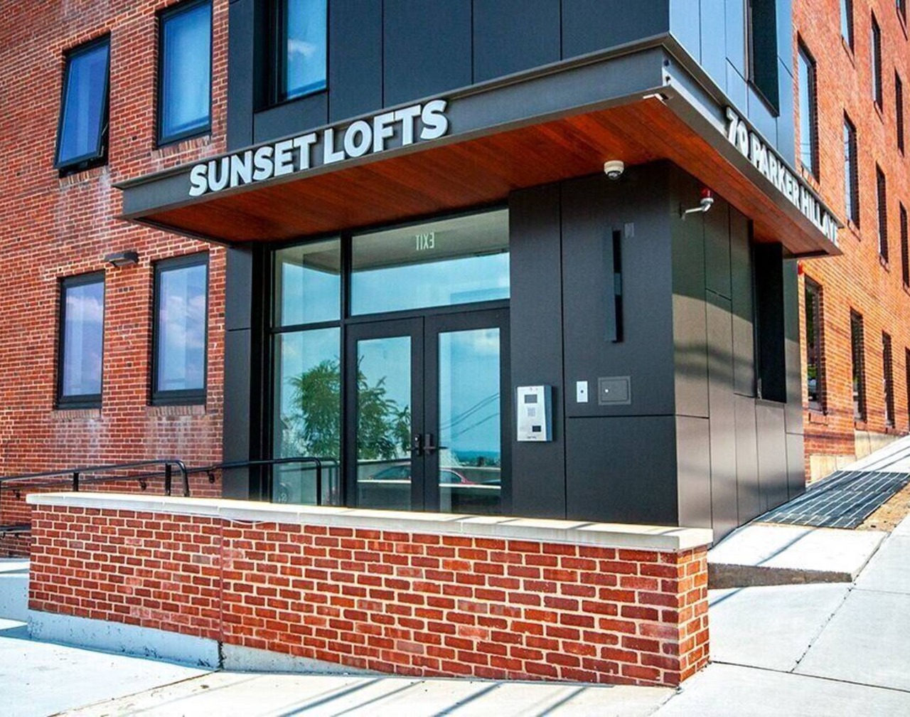 Newly furnished 1 bed, 1 bath. Views of the whole city! 1