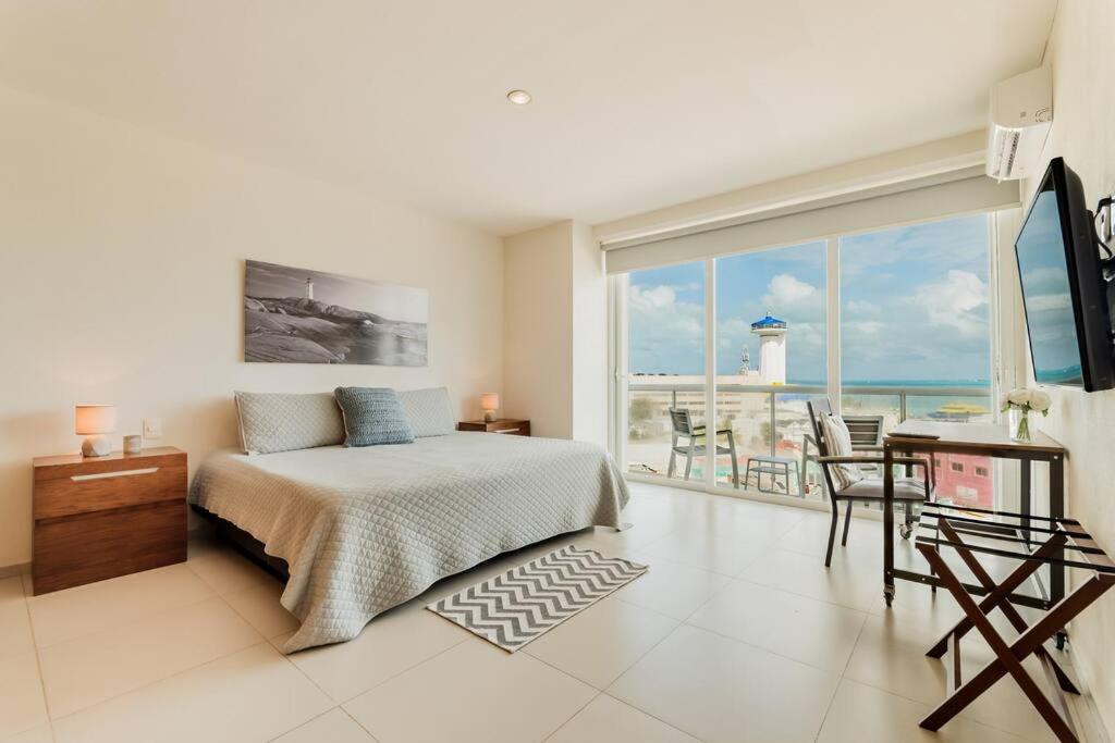 *OCEAN Beachfront 4 BDR with pool by Casa Paraiso* 1