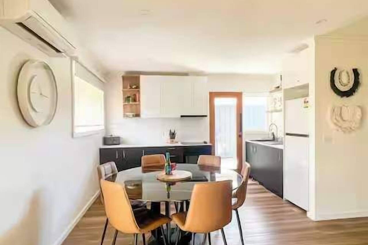 Ocean Gioia. Stroll to shops & beach Pet Friendly 1