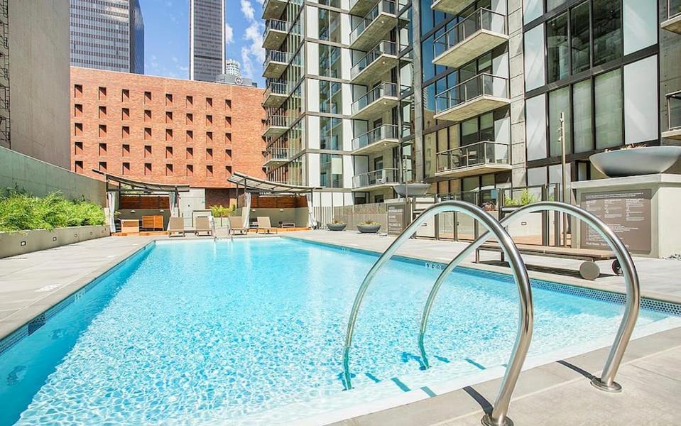 Ocean Views Penthouse 2b 2b Majestic Apartment 5 min to Convention Center 1