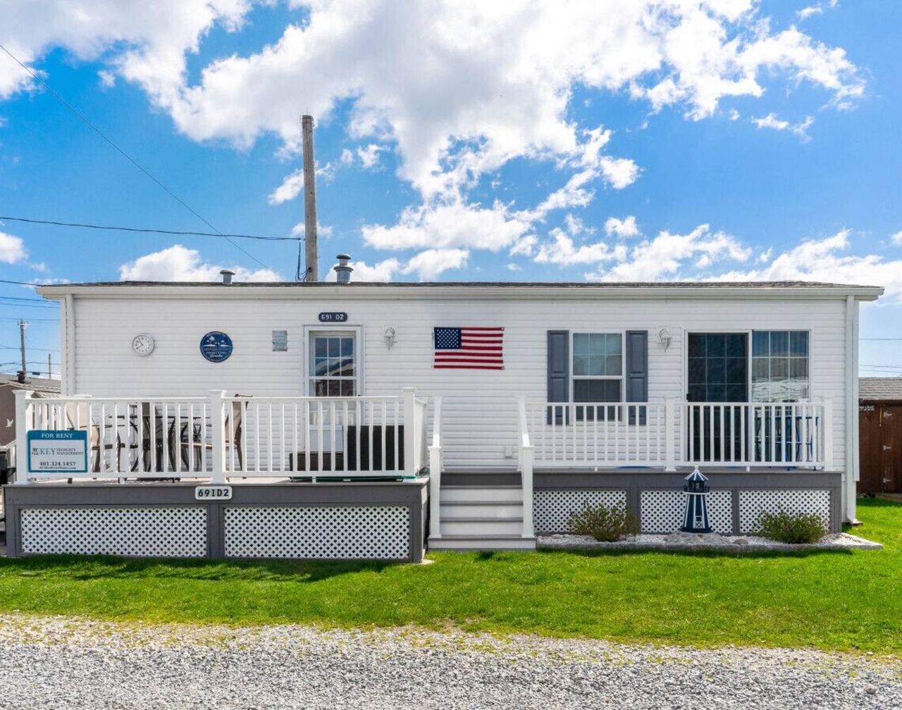 Oceanfront East Matunuck Cottage 1