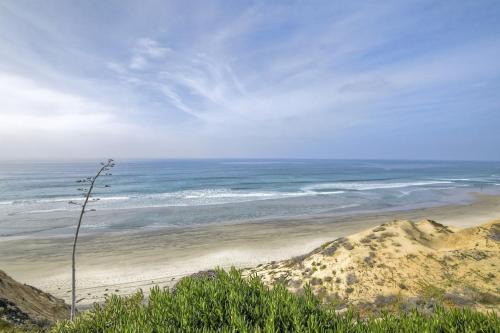 Oceanfront Fully Remodeled 2BR 2BA, Pool, Hot Tub, Gated Parking 1