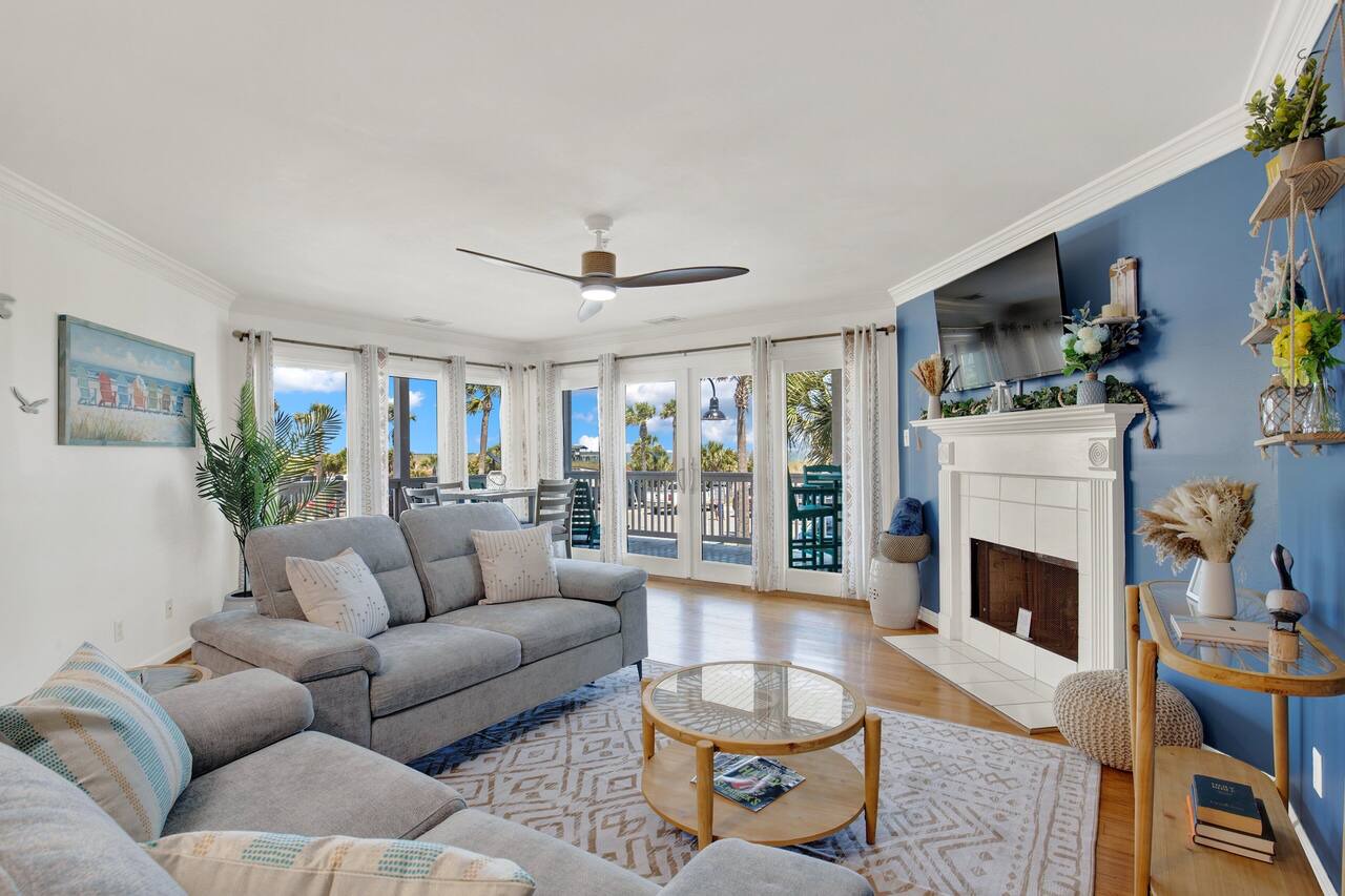 Oceanview Oasis, Walk to Beach, Heated Pool Access 1