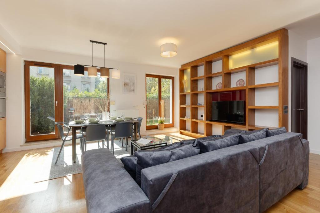 Old Mokotów Spacious Two-bedroom Apartment by Noclegi Renters 1