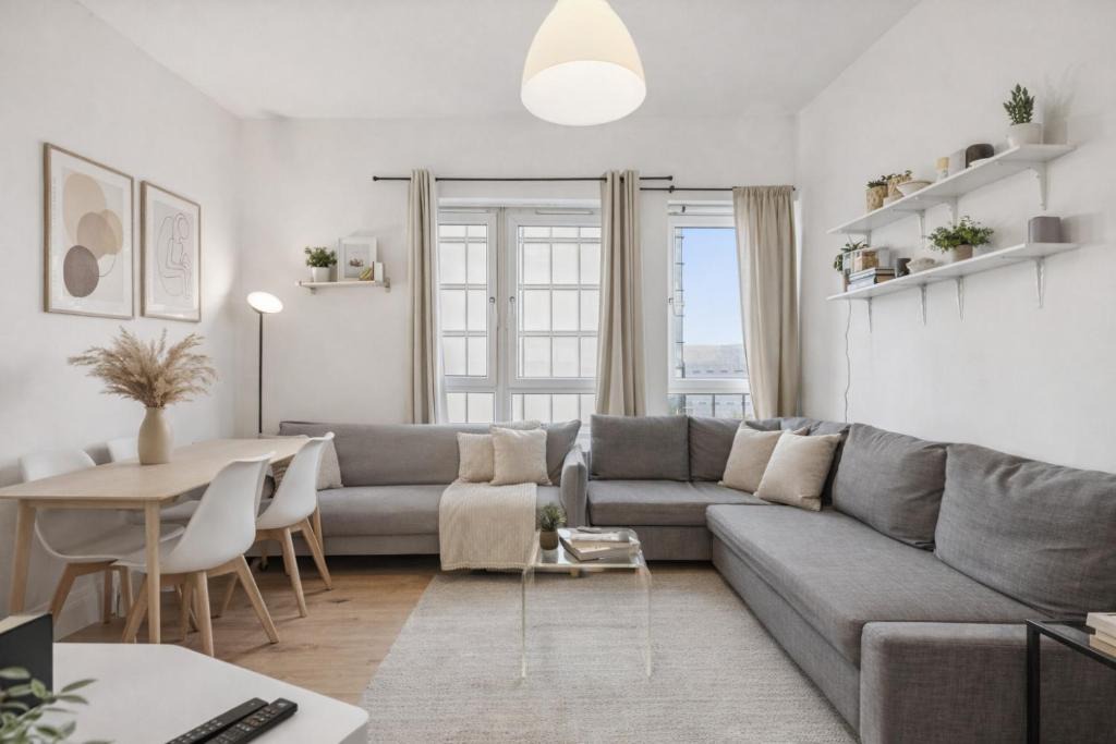 Old Street - Stylish Modern 1-Bed with Rooftop & City Views 1